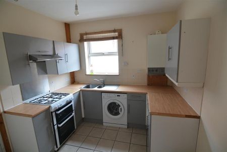 2 bedroom end of terrace house to rent - Photo 5