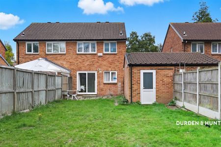 Andrew Close, Hainault - Photo 2