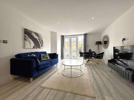 Drake House, Drake Avenue, Staines-upon-thames, Surrey, TW18 - Photo 1