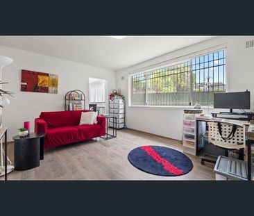 North-Facing Ground-Floor Apartment with Parking Near Maroubra Beach - Photo 1