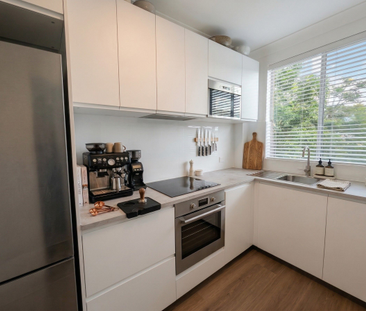 COMPLETELY RENOVATED 1 Bedroom Perfection, Brand New Kitchen, Timbe... - Photo 3
