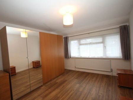 Semi-detached house to rent on - Photo 3