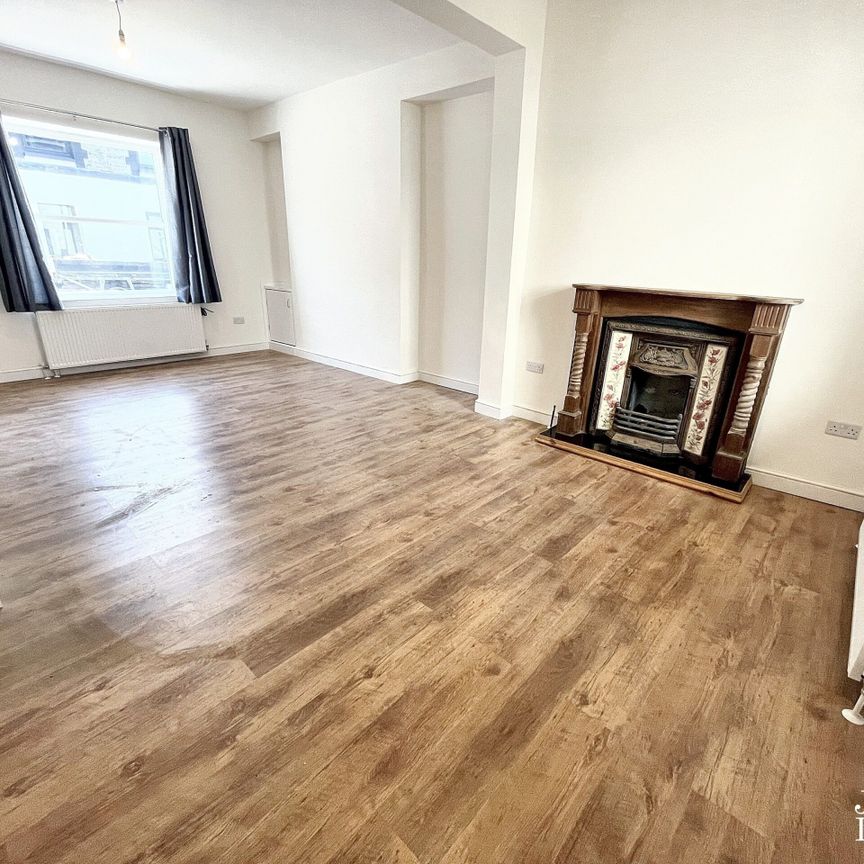 Robert street, Ynysbwl - Photo 1