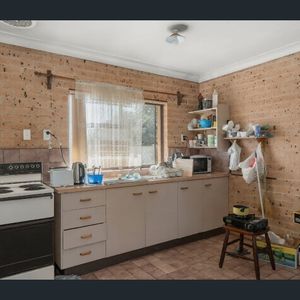 Cozy and Convenient - Photo 2