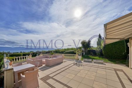 SPACIEUSE AVEC JARDIN, PISCINE ET VUE LAC - Foto 2