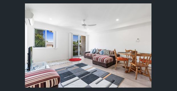 Is this your new home just in time for Xmas? Spacious 3-Bedroom Townhouse in Quiet Leafy Cul-de-Sac - Photo 1