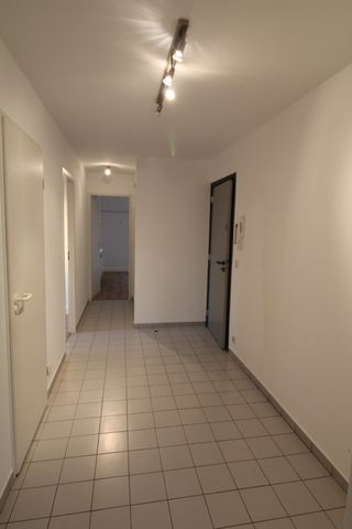 LICHTRIJK appartement met TERRAS in GROENE OMGEVING pal in CENTRUM! - Photo 2