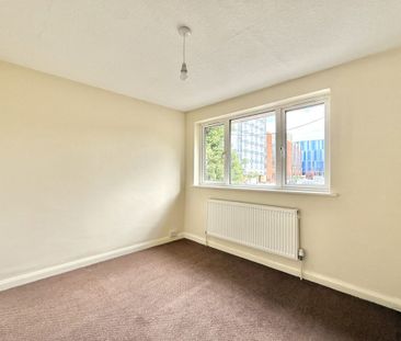 2 bed Flat Western Court Chandlers Way, Romford, RM1 - Photo 1