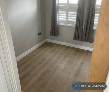 3 bedroom end of terrace house to rent - Photo 3