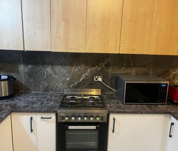 Windsor Gardens - Photo 5