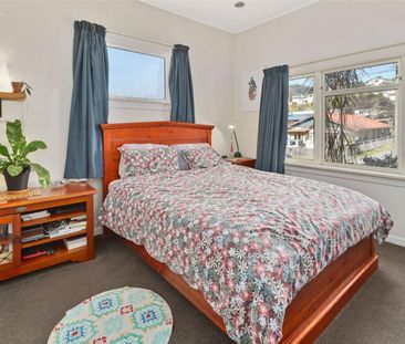 Spacious & Warm 3 Bedroom Family Home - Photo 5