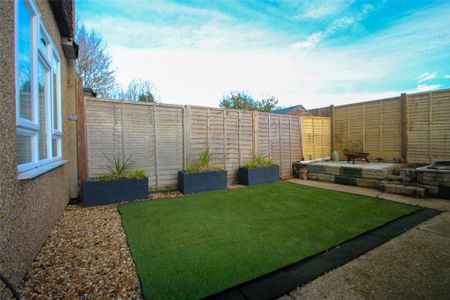 3 bedroom terraced house to rent - Photo 3