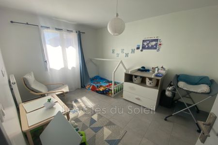 Location Maison 4 pièces 86m² CUERS 83390 - Photo 4