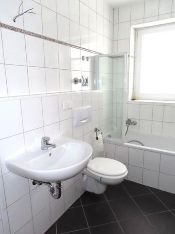 Wunderschöne, renovierte 3 ZKB mit Balkon + Stellplatz - Ruhige Lage in Niestetal-H. - Photo 4