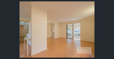 Move-In Ready Home in Bayswater - Photo 2