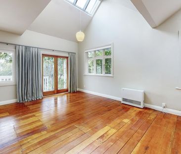 19 Scarborough Terrace, Mount Victoria - Photo 2