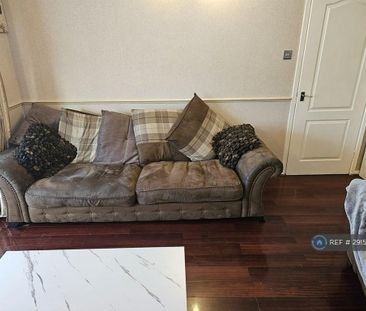 4 bedroom detached house to rent - Photo 1