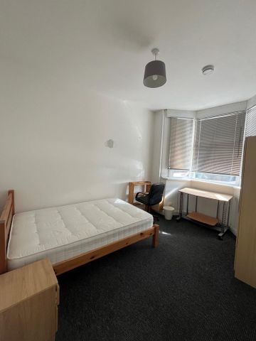 4 bedroom terraced house to rent - Photo 4