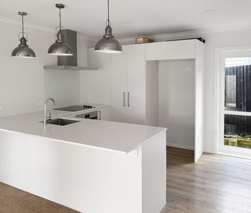 Superb Wainui Living! - Photo 4