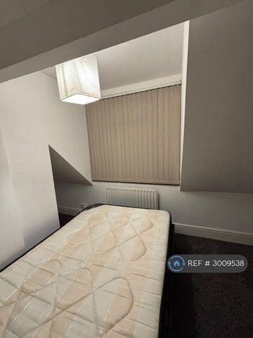 1 bedroom in a house share to rent - Photo 3
