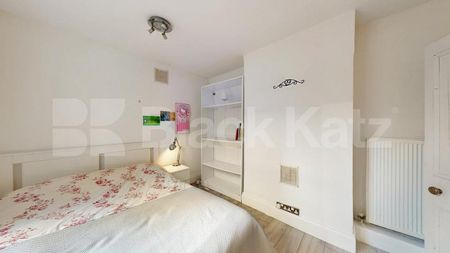 Stunning Apartment With Private Patio - Photo 5