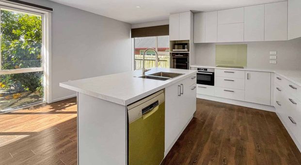 ASHBURTON, THREE BEDROOMS, PET FRIENDLY - Photo 1