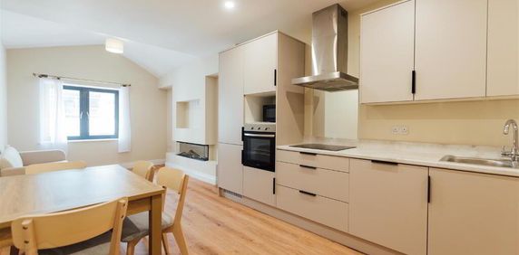 Apt 8, 5 Lower Crescent, Botanic, Belfast, BT7 1NR - Photo 2
