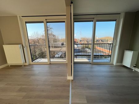 --- NIEUW --- Volledig vernieuwd 1-slaapkamerappartement + autostaanplaats & berging - Foto 2