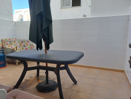 Apartamento T2 para arrendamento ( de Outubro a Maio) no centro da cidade - Photo 2