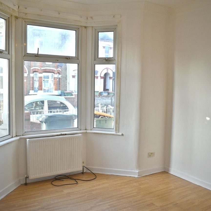 4 Bed Terraced House, Sixth Ave, E12 - Photo 1