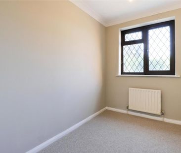 3 bedroom end of terrace house to rent - Photo 4