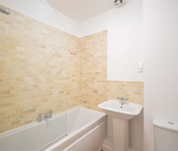 2 bedroom flat - Photo 5