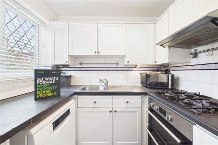 2 bedroom House in Calshot Place, Reading - Photo 4