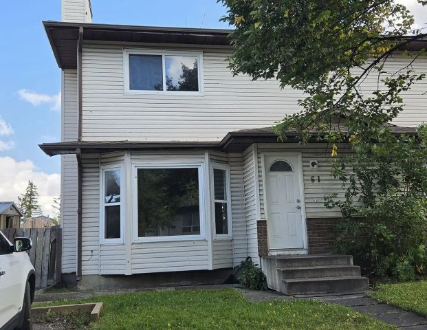 Great location in Castleridge — 3 Bedrooms Duplex - Photo 1