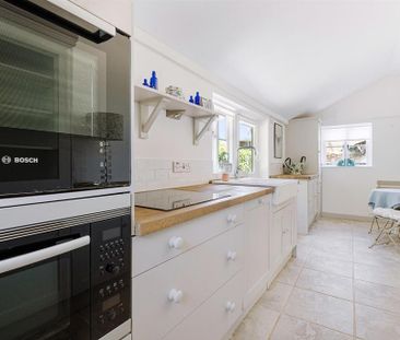 3 bedroom semi-detached house to rent - Photo 4