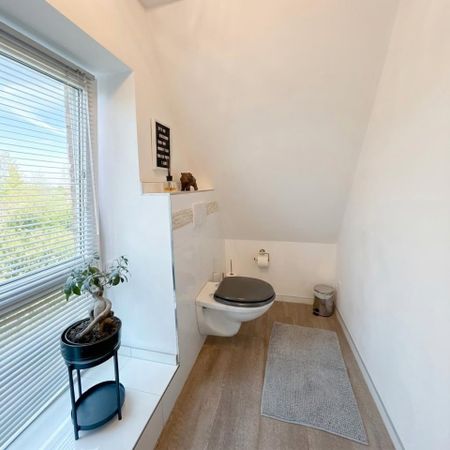 Ruhig wohnen mit Terrasse: 2-Zimmer-Wohnung mit großzügigem Außenbereich & Einbauküche - Photo 3