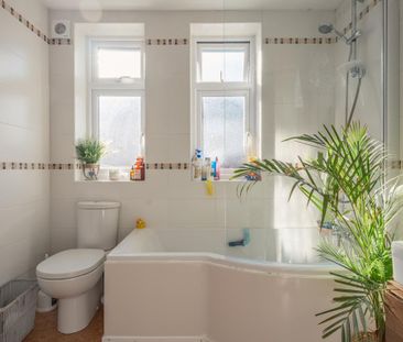 3 bedroom semi-detached house to rent - Photo 5