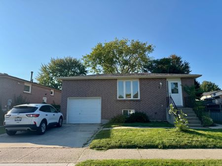For Lease - 37 Ondrey Street, Bradford West Gwillimbury, Ontario - Photo 3