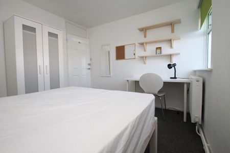 3 bedroom apartment to rent - Photo 2