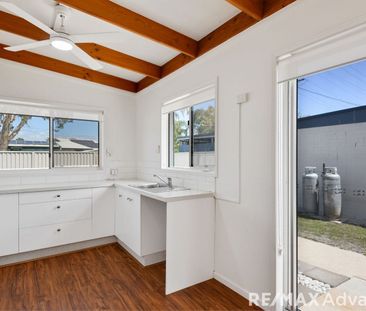 Neat & Tidy Home with a Shed! - Photo 4
