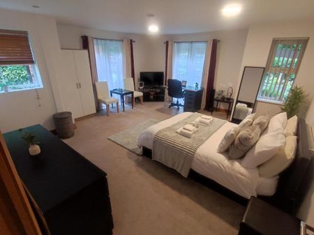 1 bedroom in a house share to rent - Photo 4