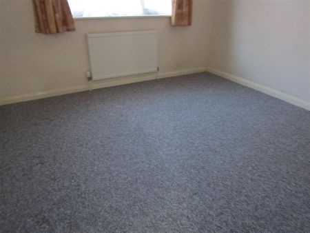 2 bedroom semi-detached bungalow to rent - Photo 2