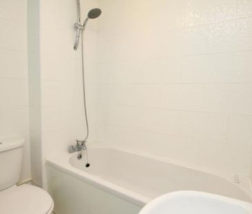 A fanastic unfurnished 2 bedroom house in Bradley Stoke. The proper... - Photo 3