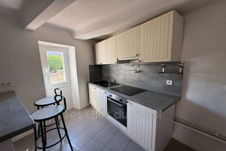 Location Appartement 2 pièces 56m² SOLLIES TOUCAS 83210 - Photo 3