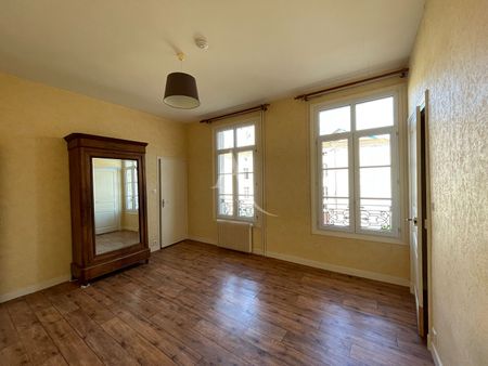 Location Appartement 2 pièces 65m² FONTENAY LE COMTE 85200 - Photo 3