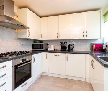 3 bedroom semi-detached house to rent - Photo 6