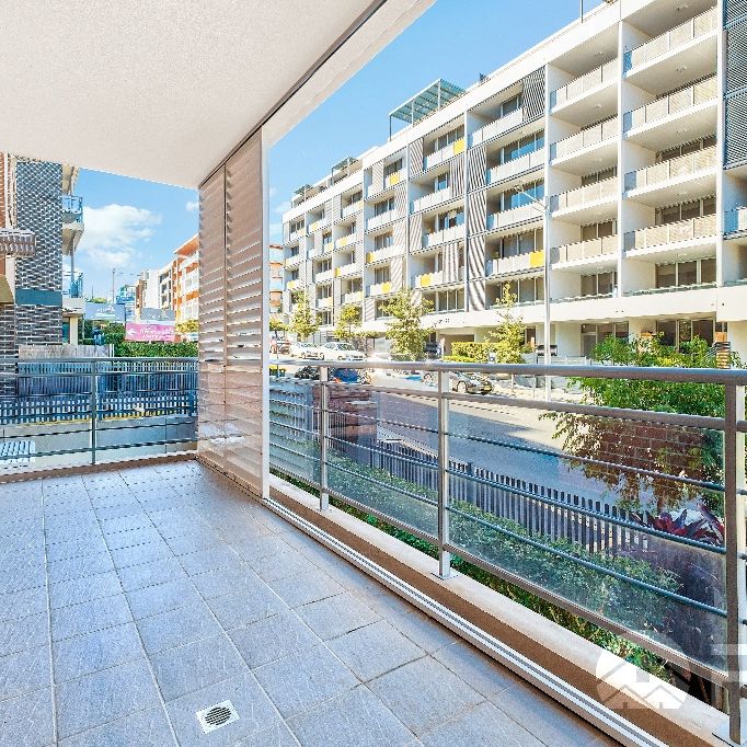 Spacious Two Bedroom Apartment - Photo 1