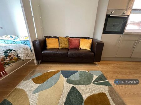 Studio to rent - Photo 4