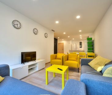 Travessera de Gràcia, Barcelona, Catalonia 08021 - Photo 6