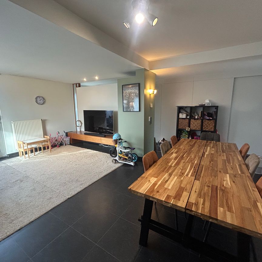 Ruim duplexappartement (140 m²) met 2 slpkrs en ruim terras in Paal - Foto 1